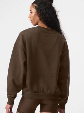 ALO Yoga Women's Accolade Crewneck Pullover in Dark Brown